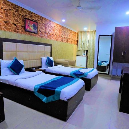 Hotel The Rts Plaza New Delhi Exterior photo