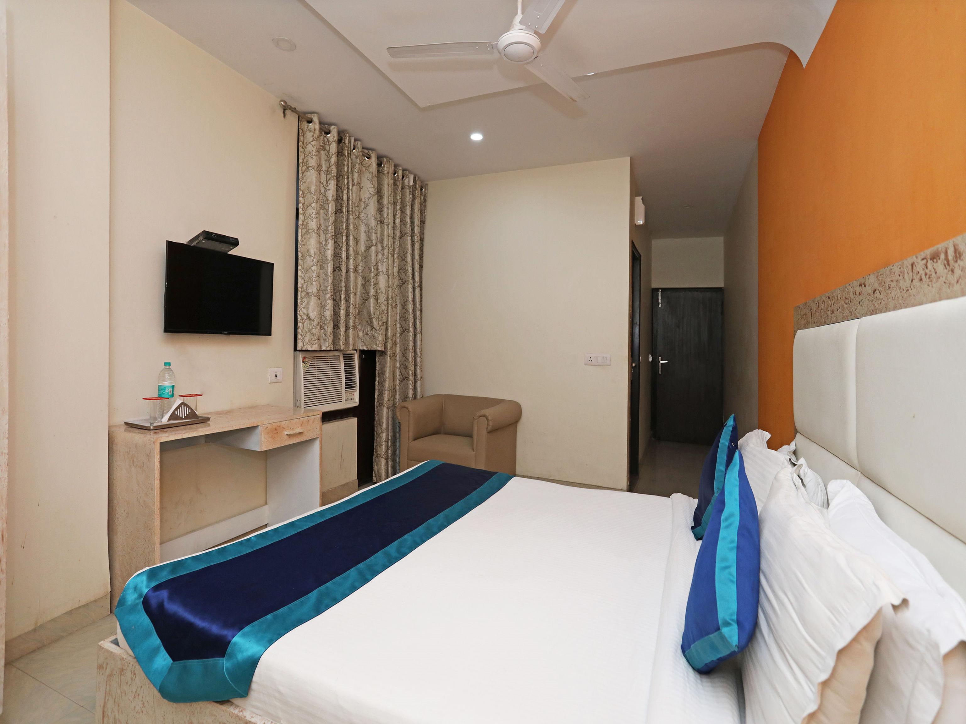 Hotel The Rts Plaza New Delhi Exterior photo