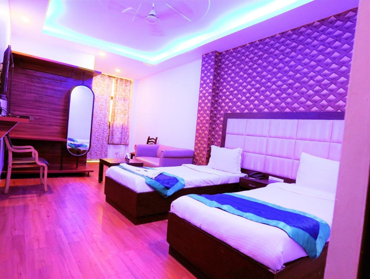 Hotel The Rts Plaza New Delhi Exterior photo
