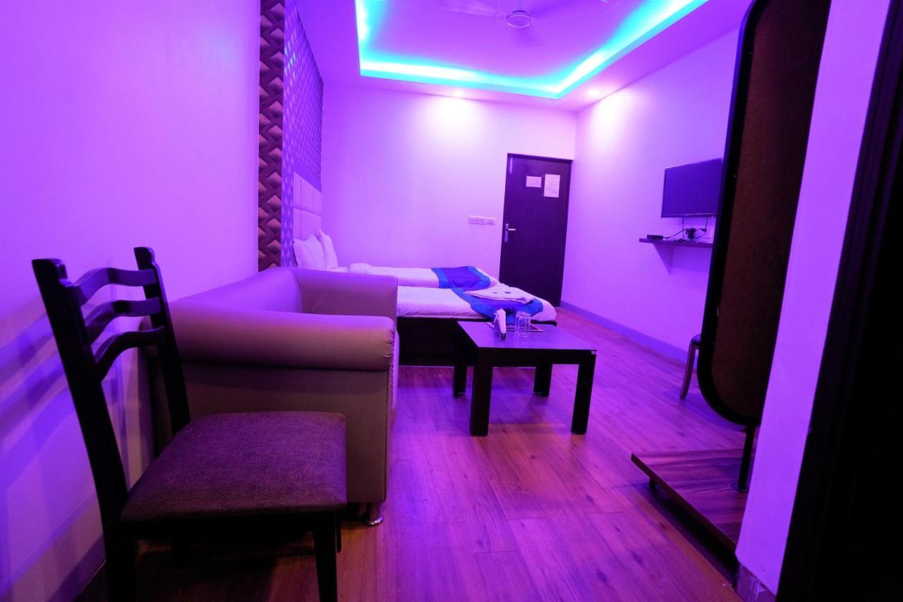 Hotel The Rts Plaza New Delhi Exterior photo
