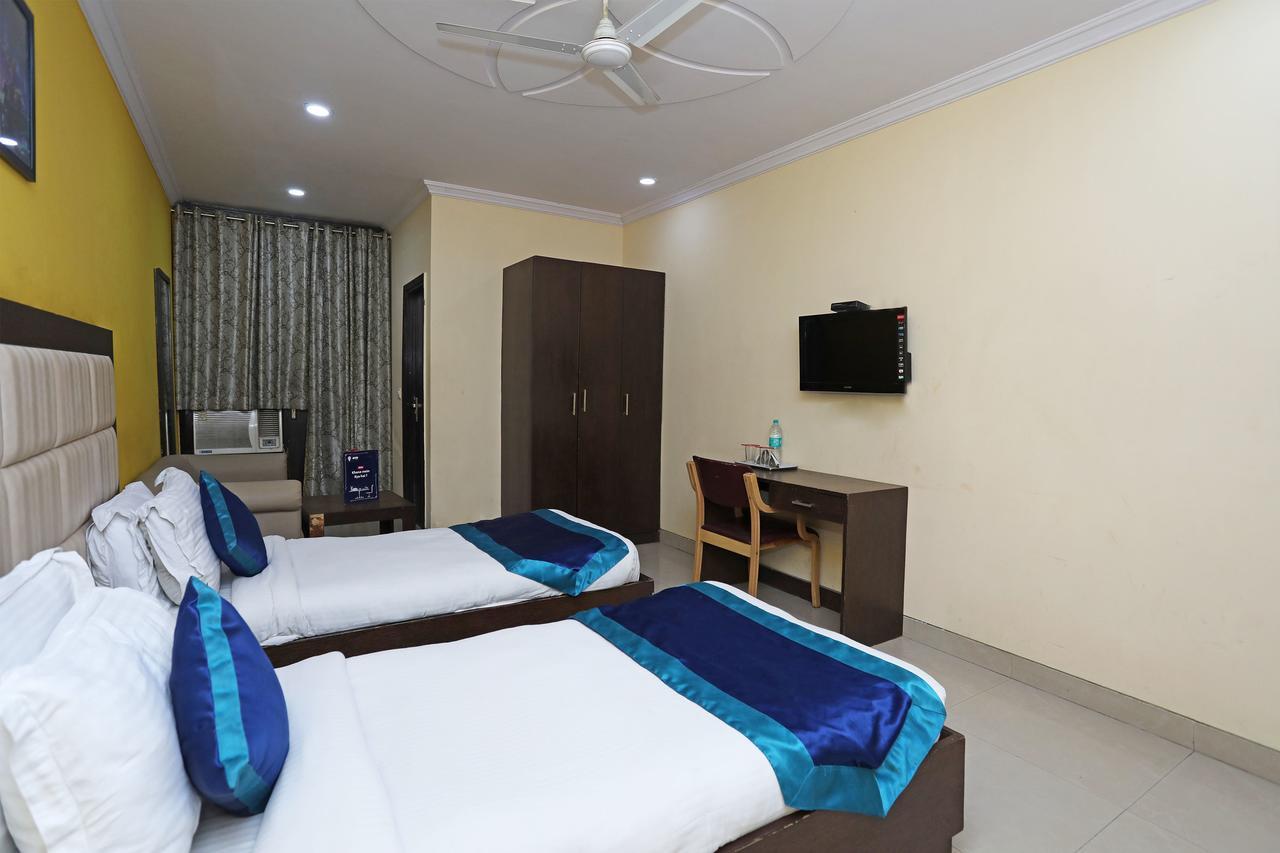 Hotel The Rts Plaza New Delhi Exterior photo