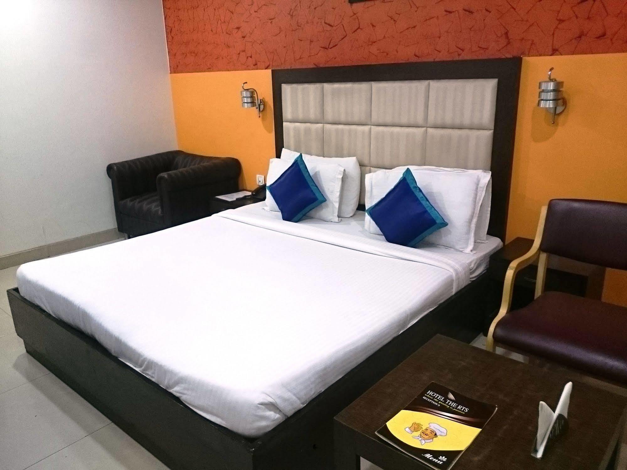 Hotel The Rts Plaza New Delhi Exterior photo