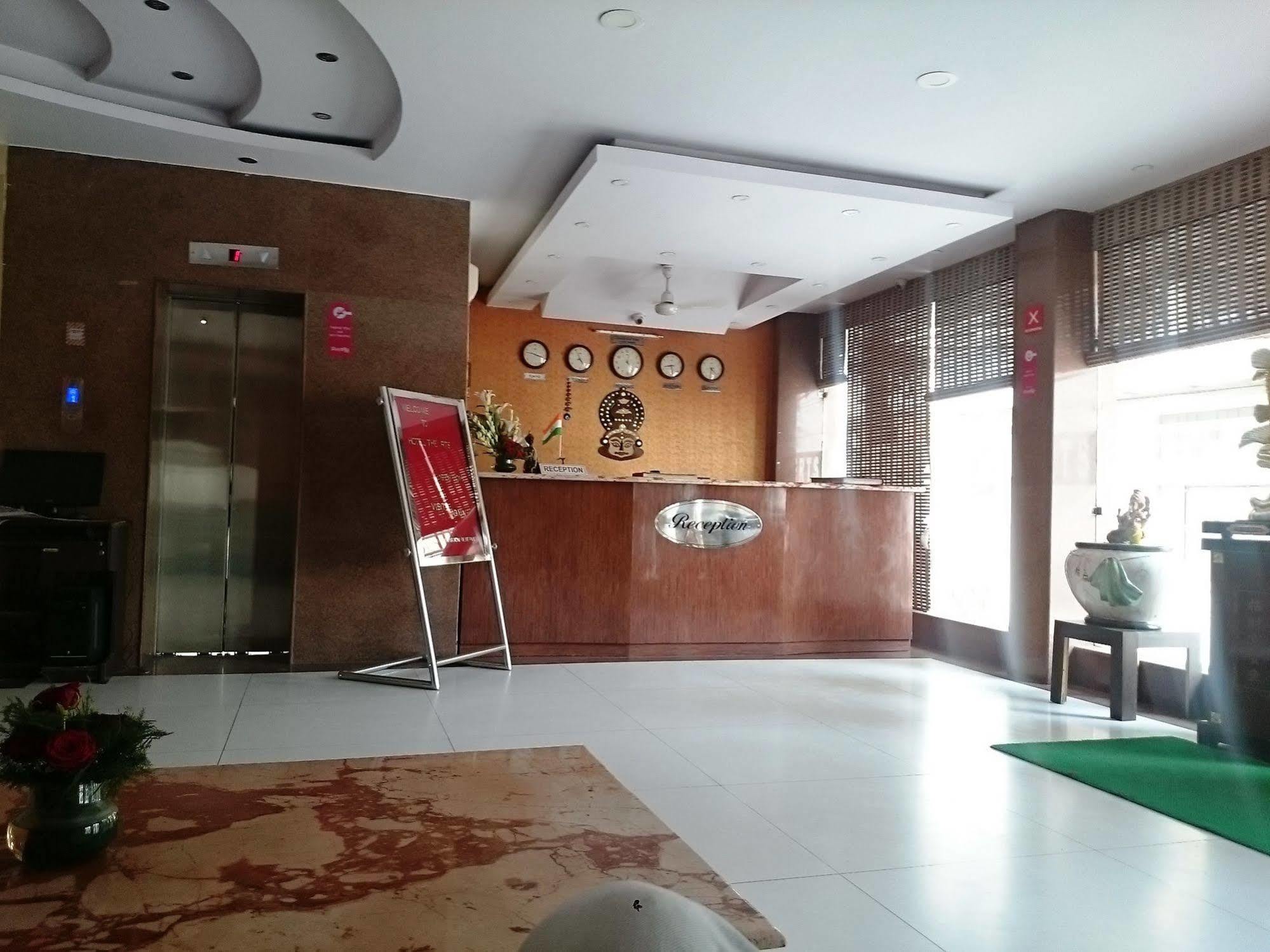 Hotel The Rts Plaza New Delhi Exterior photo