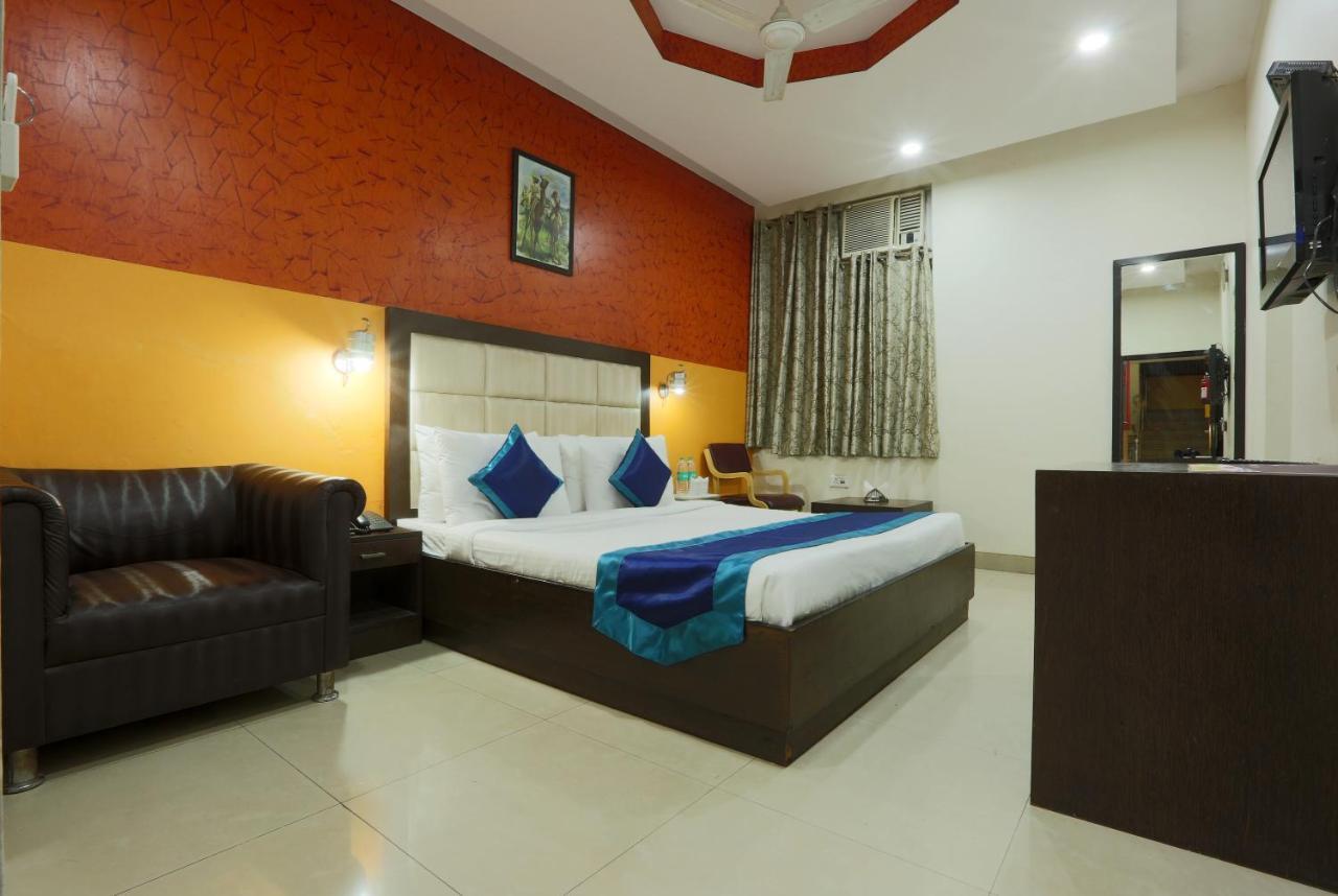 Hotel The Rts Plaza New Delhi Exterior photo