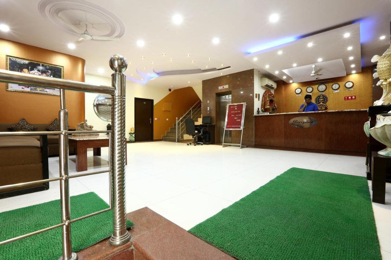 Hotel The Rts Plaza New Delhi Exterior photo
