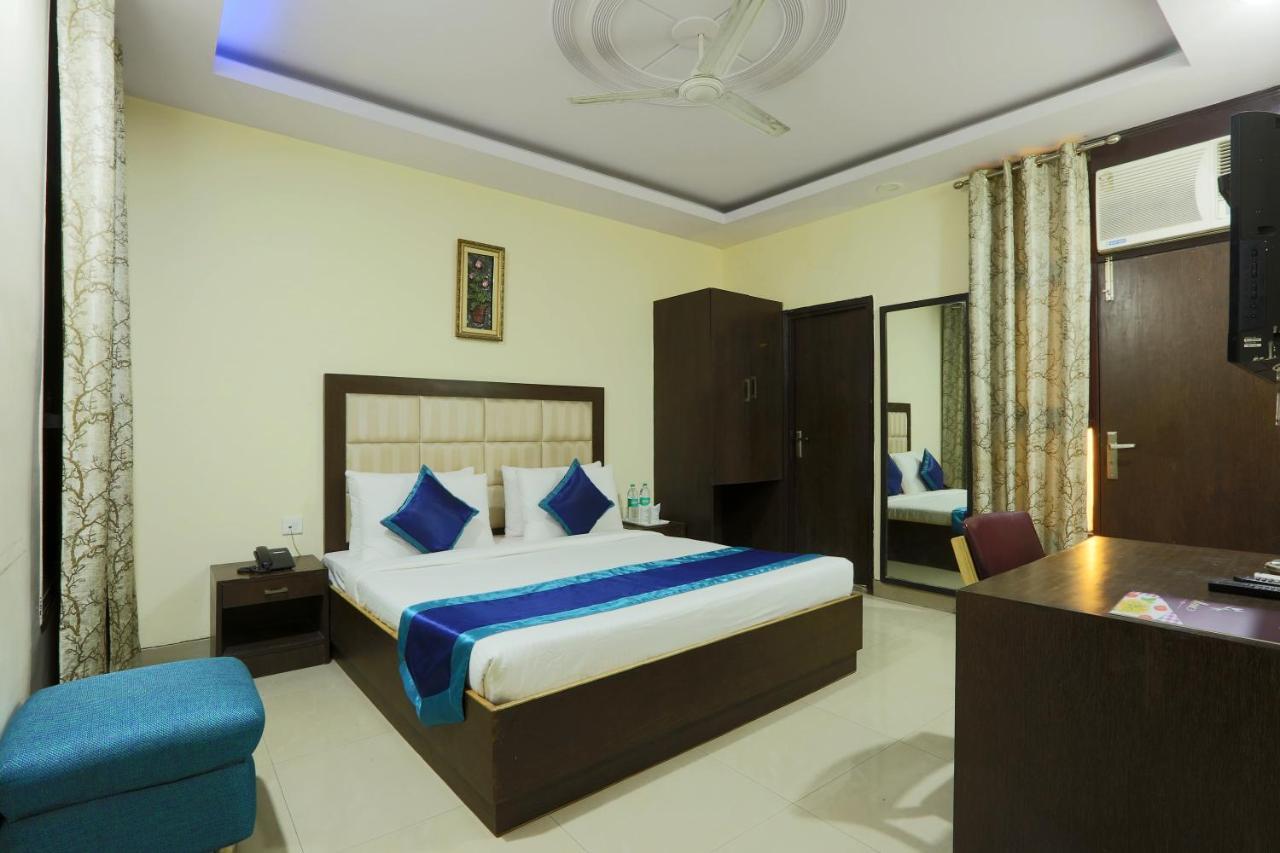Hotel The Rts Plaza New Delhi Exterior photo