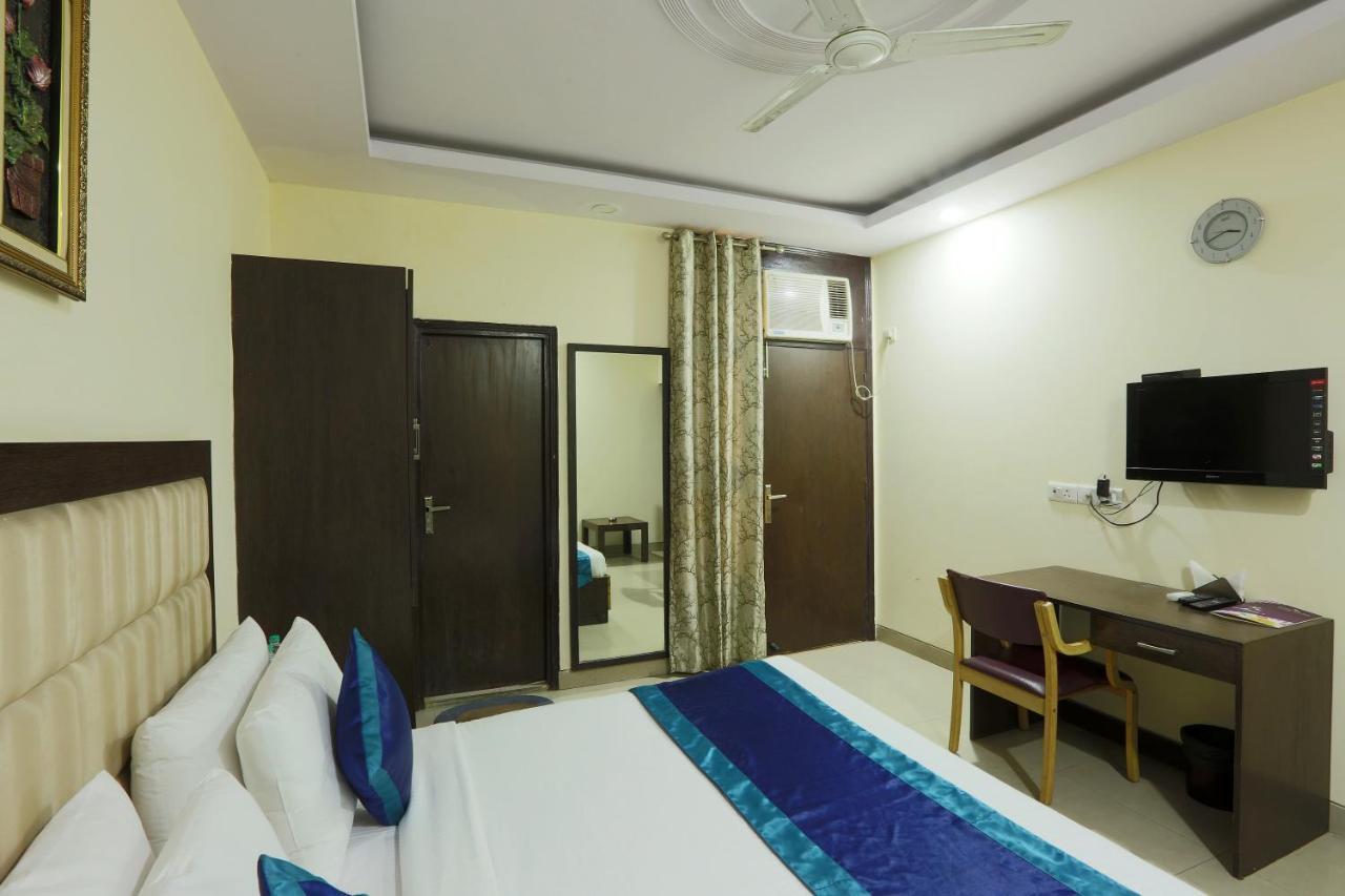 Hotel The Rts Plaza New Delhi Exterior photo