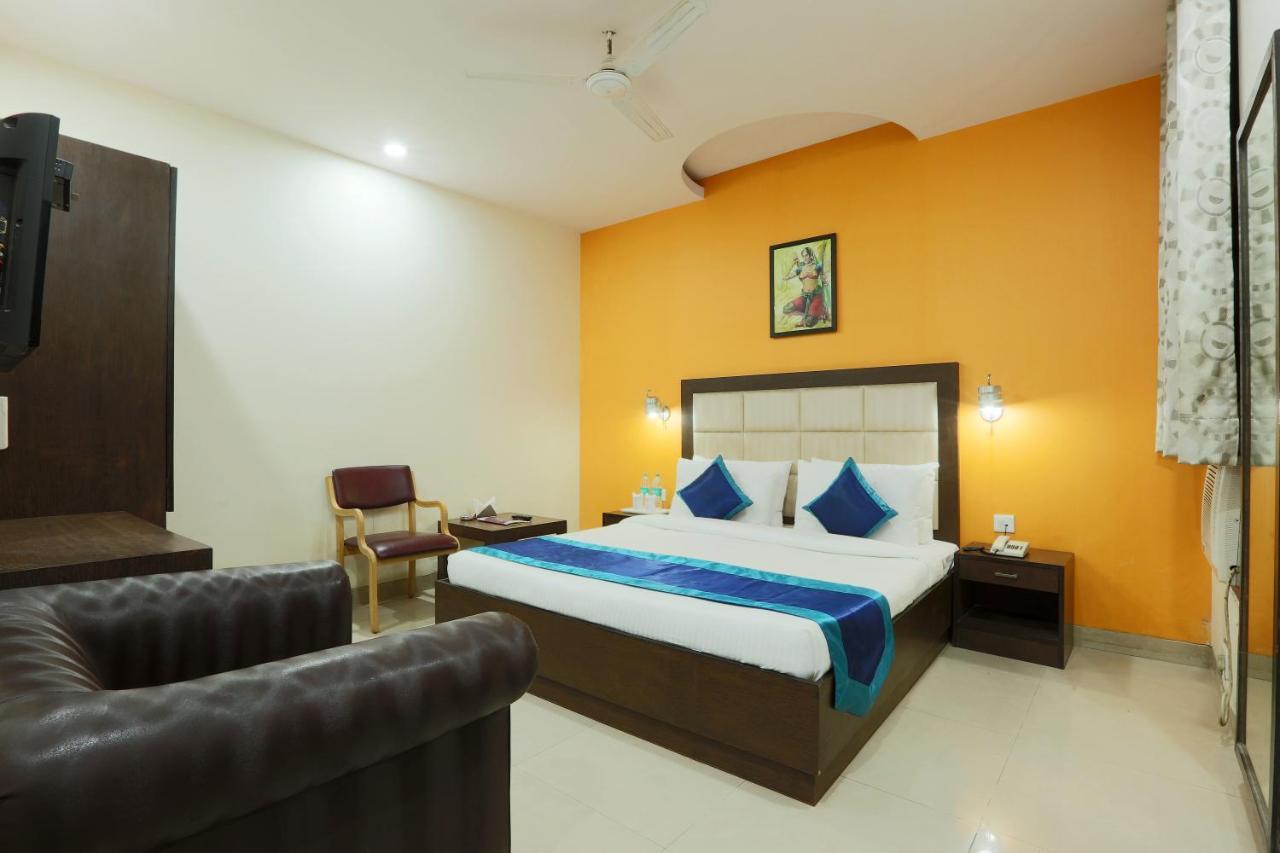 Hotel The Rts Plaza New Delhi Exterior photo